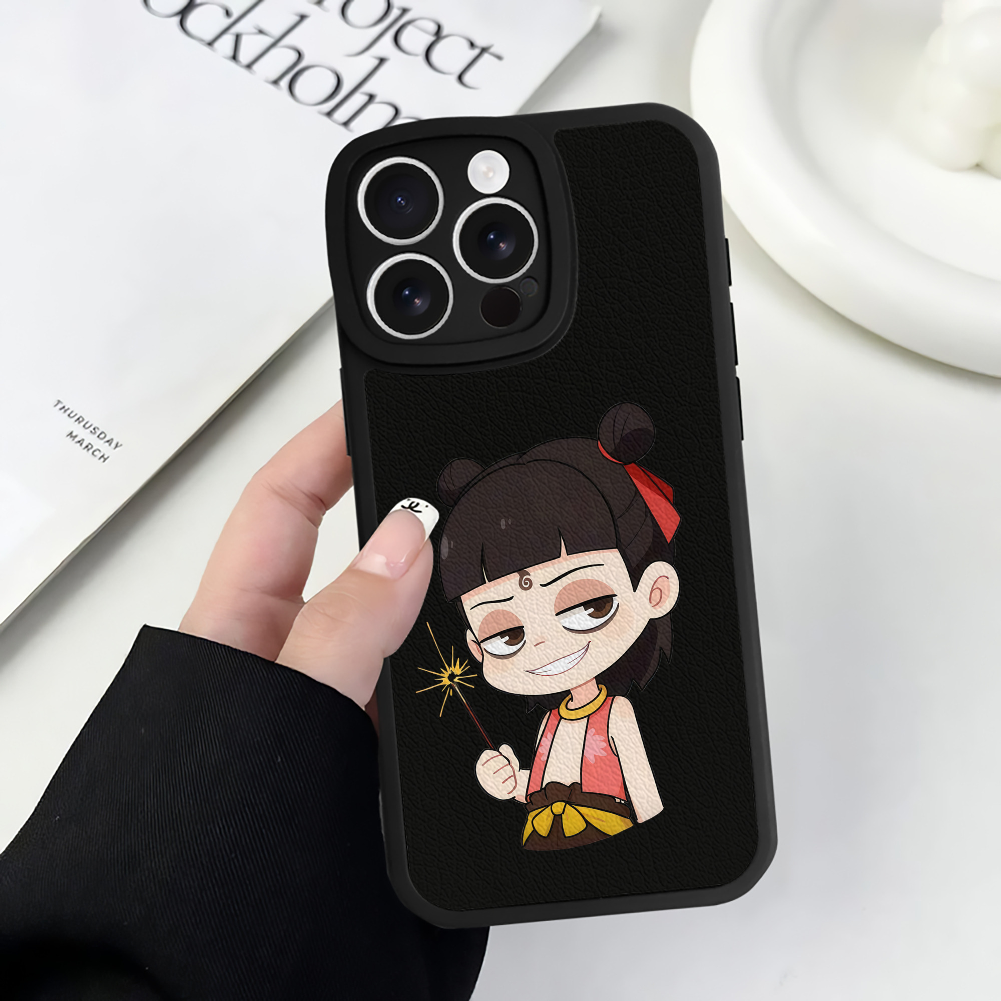 （画像用） Ne Zha 2 ナタ 魔童の大暴れ 【iPhone 16シリーズ対応】シリコンスマホケース（レザー調） 材質：シリコン